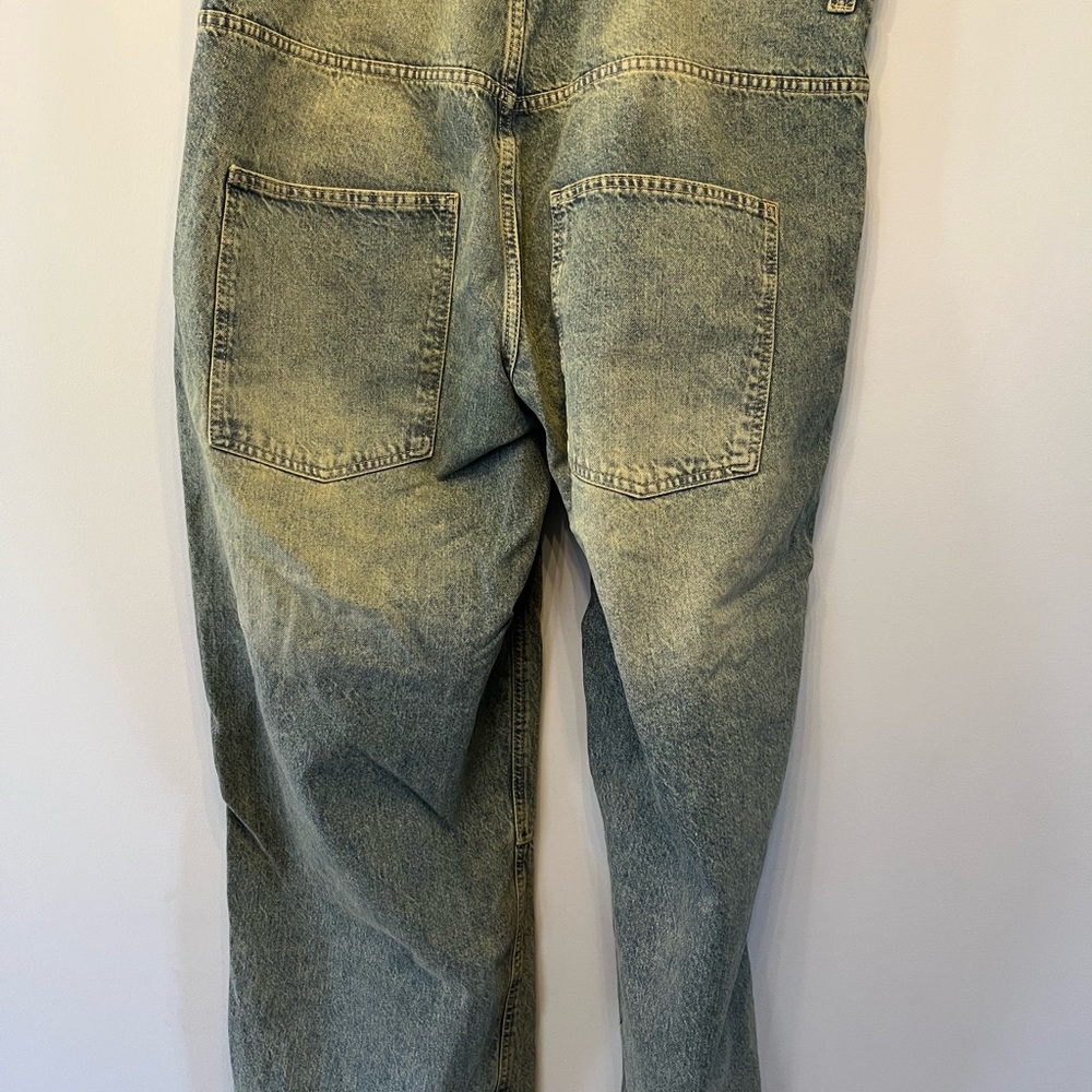 Brand: Your turn. Relaxed Fit Women's Jeans in Light Blue Wash - Picture 2 of 4